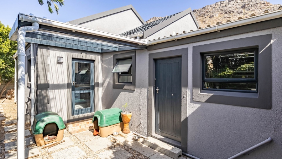 3 Bedroom Property for Sale in Lakeside Western Cape